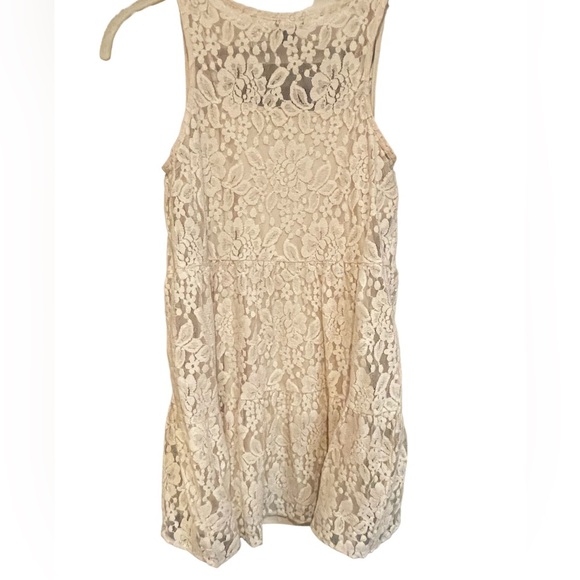 🔥Nice ivory lace top from American Eagle size Small. Lace overlay with tank - Picture 3 of 4